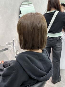 ジーニー 千葉(GENiE) ブリーチなしベージュ/タッセルボブ【白井愛海】