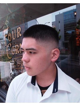 フォーコーナーズ(Four Corners) バズカット／ボウズ/スキンフェード/バーバー/刈り上げ