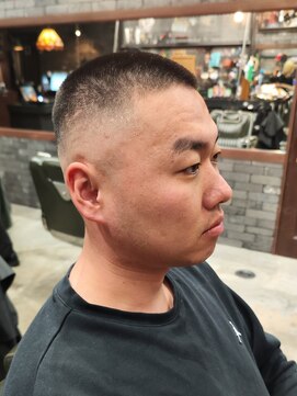 フォーコーナーズカットショップスリーセント 栄(FourCornersCutShop 3/cent) ボーズフェード/バズカット/スキンフェード