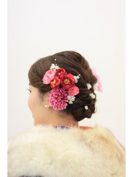 アールザビビット(R The Bibitto) 【成人式】波ウェーブ編み込み