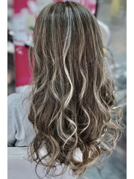 ラクシス 新都心店(Luxis) 【Luxis 新垣泰之】ハイライトメッシュ♪♪