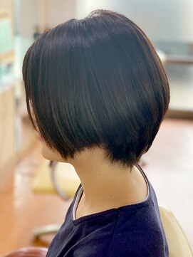 アークスヘアー ブルーブラック★スタイリング簡単♪小顔見せ☆丸みショート