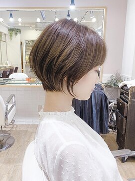 ネオリーブアイム 横浜西口店(Neolive aim) 前下がり丸みショートボブアッシュブラウン耳掛け【近藤】横浜
