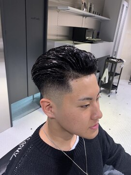 フランクスバーバーザスタンド(Frank’s barber the stand) スペインカール/スパイキーショート/フェザーパーマ/飯田橋F