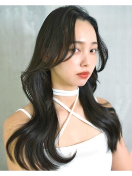 ロンプ(romp) レイヤーカット/モテ髪/くびれカット/艶カラー/前髪似合わせ