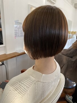 ヘアーアンドメイクアップモパ 前下りボブ