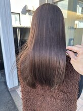 髪の質感や状態を見極め、絹のように滑らかな艶髪叶えます◎スタイリスト別に得意な施術やこだわりをご紹介