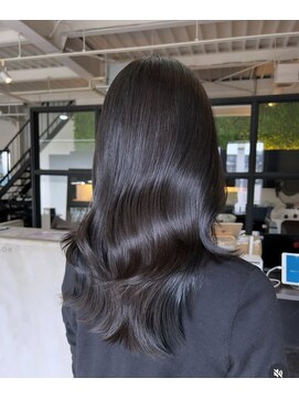 ヴィオラカラー(VIOLLA COLOR) 暗髪ロング×くびれヘア/小倉