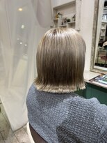 ギフト(Gift)&nbsp;切りっぱなしハイトーンボブ