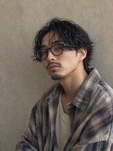 《*サーフカール*》ミディアムもこなれてキマる♪カジュアルスタイルとの相性も◎[江坂/吹田/パーマ/メンズ