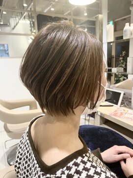 アース 東戸塚店(HAIR & MAKE EARTH) 大人丸みショート 20代/30代/40代/白髪ぼかし