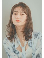 レジュアル(RESSUAL)&nbsp;フェザーバング こなれヘア  ヘーゼルベージュ ゆるふわカール