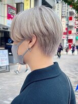 ビンゴ(BINGO)&nbsp;936外国人風カラーブロンドヘアセンター分けボブバイカラー