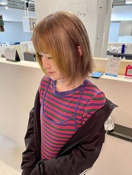 ライリー(riley) ミルクティーベージュ×顔まわりイエロー