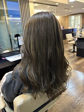 コテ巻きロングヘア