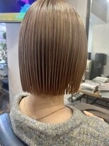 ニール(Neal)&nbsp;【Neal 新宿/西新宿】　ミルクティーベージュ×ボブ〈SAKU〉