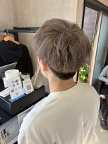 トリコ(ToricO) アッシュグレー ハイトーン 刈り上げショート ブリーチ