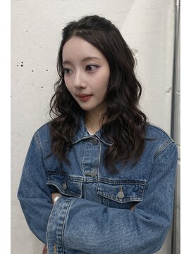 ピア ヤクイン(Pia Yakuin) ニュアンスハーフアップ