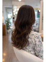 フルール(fleur) ツヤブラウンの大人ロングウェーブ