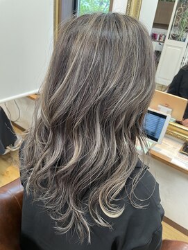 リリー ヘアーアンドビューティー(Lily) ハイライトカラー