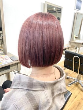 イコ(.ico) ピンクベージュ×切りっぱなしボブ