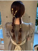 ツインテール　ヘアアレンジ　結婚式　金箔　タイト