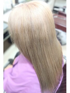 ビーズ ノイ(BEE´Z ＮＥＵ) 刈り上げセンターパートハイトーンカラー髪質改善10.18