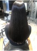 黒髪ロング｜うるツヤストレートで魅せる美髪