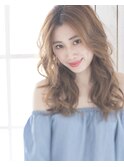 春夏の軽ふわロングウェーブでため息モノの美女ヘアに