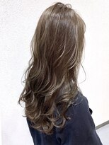 アルティナ(artina)&nbsp;アッシュベージュ×ゆる巻きロング【artina町田】