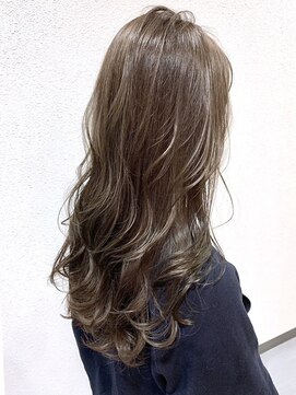 アルティナ(artina) アッシュベージュ×ゆる巻きロング【artina町田】