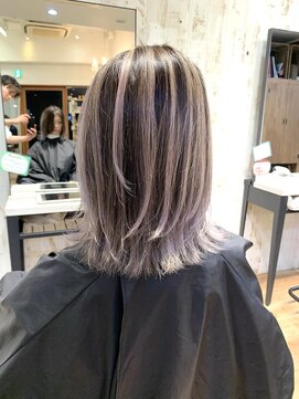 ハグ 横浜(HUG) バレイヤージュ ホワイトピンク