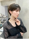 マッシュショートボブ/フェザーバング/カーキグレージュ