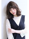 シックベージュ毛先パーマ大人かわいい小顔フレンチボブ大人ボブ