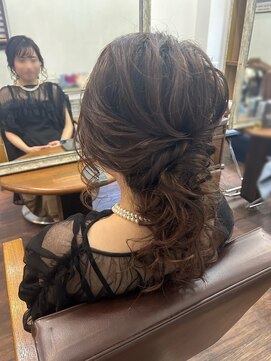 ワンイレブン 新橋銀座口(ONE_ELEVEN) ローポニーアレンジ