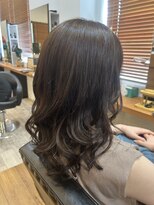 トラスト(TRUST) ロング、パーマスタイル（コテ巻き仕上げ）
