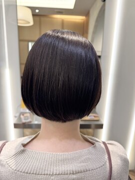 ザザ 高田馬場(ZA/ZA) キレイな丸みのあるミニマルボブ