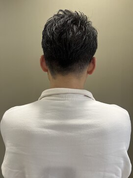 ザメンバイリオス(THE MEN. BY LIOS) アップバング短髪スタイル