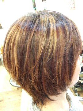かみきりや Acquto 立体感のあるボブスタイル