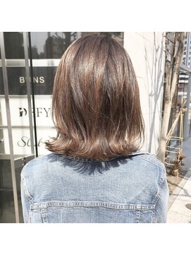 デフィー(DEFY) 外ハネぱっつんボブディースタイル