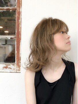 ヘアーデザイン アトリコ(Hair design attrico) 似合わせカットで作る　柔らかベージュのフリンジスタイル