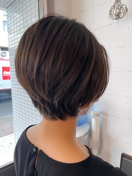 パリスパート2 襟足スッキリ くびれ グラデーション ショートボブ ヘアスタイル