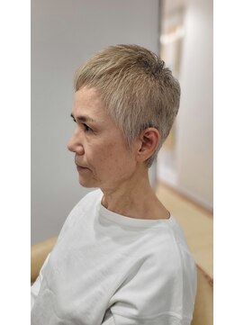 e.m.a プレミアムビューティーサロン 栄駅店(e.m.a PREMIUM BEAUTY SALON) 大人ベリーショート