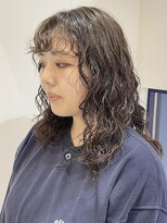 ウクラ バイ レシッド 池袋(uchla by rcid) スパイラルパーマ胸上ウェーブパーマこなれミディダークアッシュ