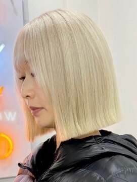 ウィコ 新宿(WICO) ホワイトベージュ[新宿駅/ワンレン/ダブルカラー/小顔]