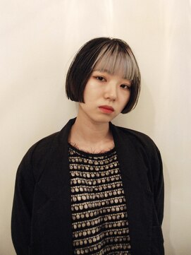 オーオ シカシカ(OOO YY) バングカラー/デザインカラー/ポイントカラー×ミニボブ