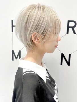 ハルキミナト ジャパン ヨコハマ(HARUKI MINATO japan YOKOHAMA) ハイトーンショート/ホワイトベージュ/シルバー/ブリーチ