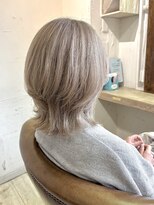 タヒエ(tahie)&nbsp;グレイヘア×レイヤー×似合わせカット