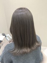 ニモ(NIMO.) ハイトーンWカラーのピンクベージュボブ