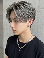 ヘッドストック 大和八木店(HEAD STOCK)&nbsp;ホワイトメッシュショートセンターパートツーブロックメンズ眉毛